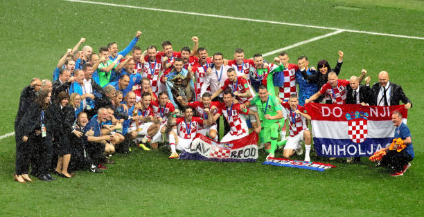 使得他在足 使得他在足